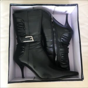 The Leather Ranch Black Pointed Toe Silver Buckle Heels Heeled Boots Size 40